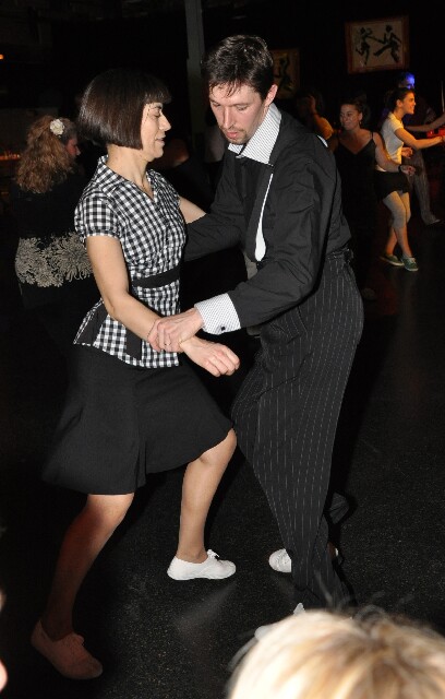 min 2008 11 08 fous swing 480